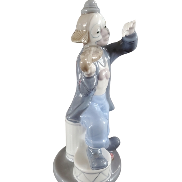 Vintage Clown Figurine Made In Mexico By Porcelana de Cuernavaca Glossy 8” H - Picture 5 of 8